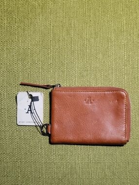 Atlas Lifestyle Tan Leather Zip Wallet